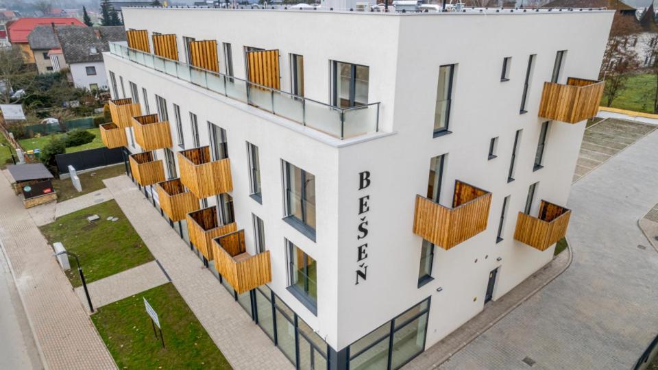 Apartman Nad Riekou Bešeňová Екстериор снимка