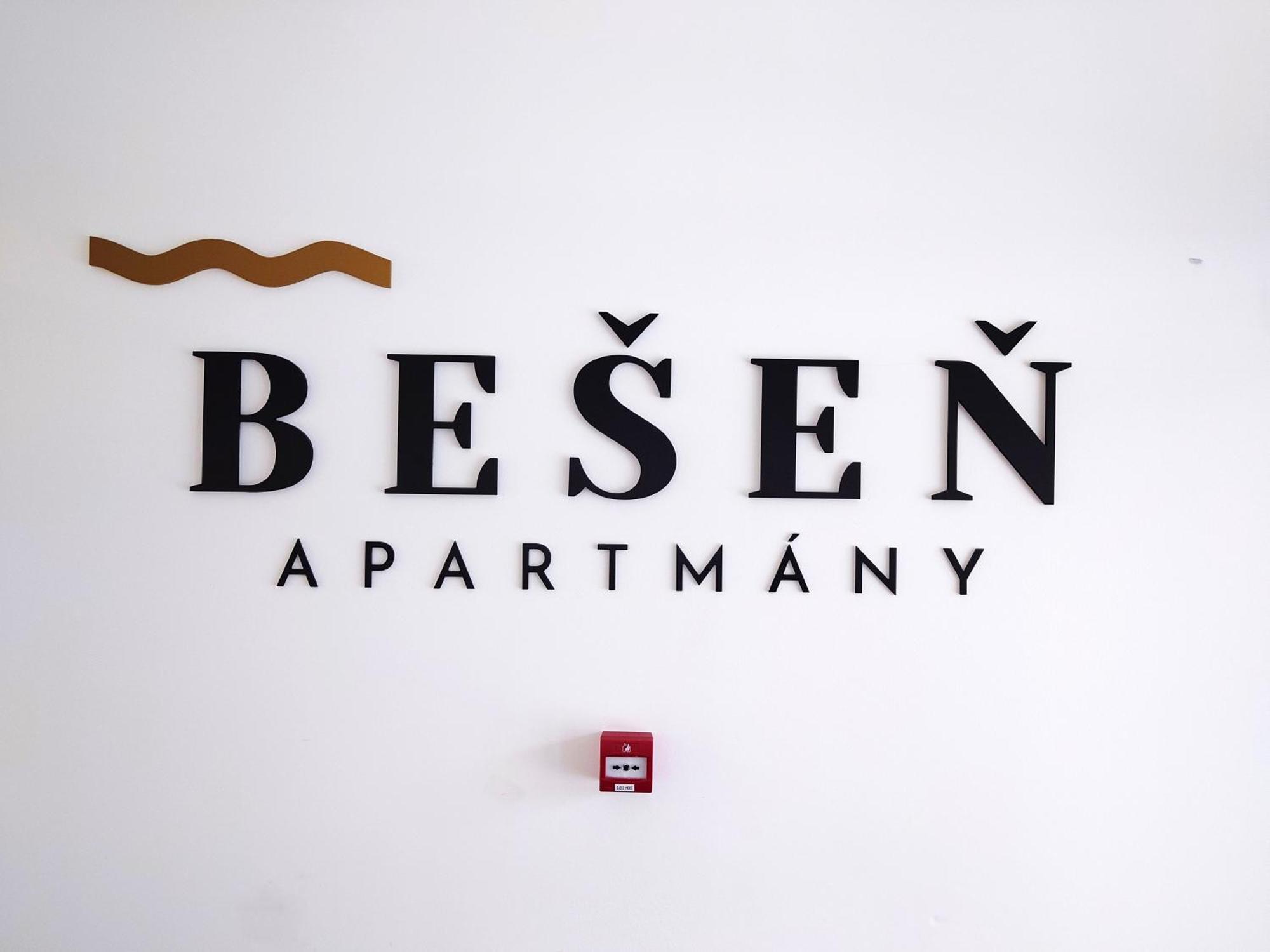 Apartman Nad Riekou Bešeňová Екстериор снимка