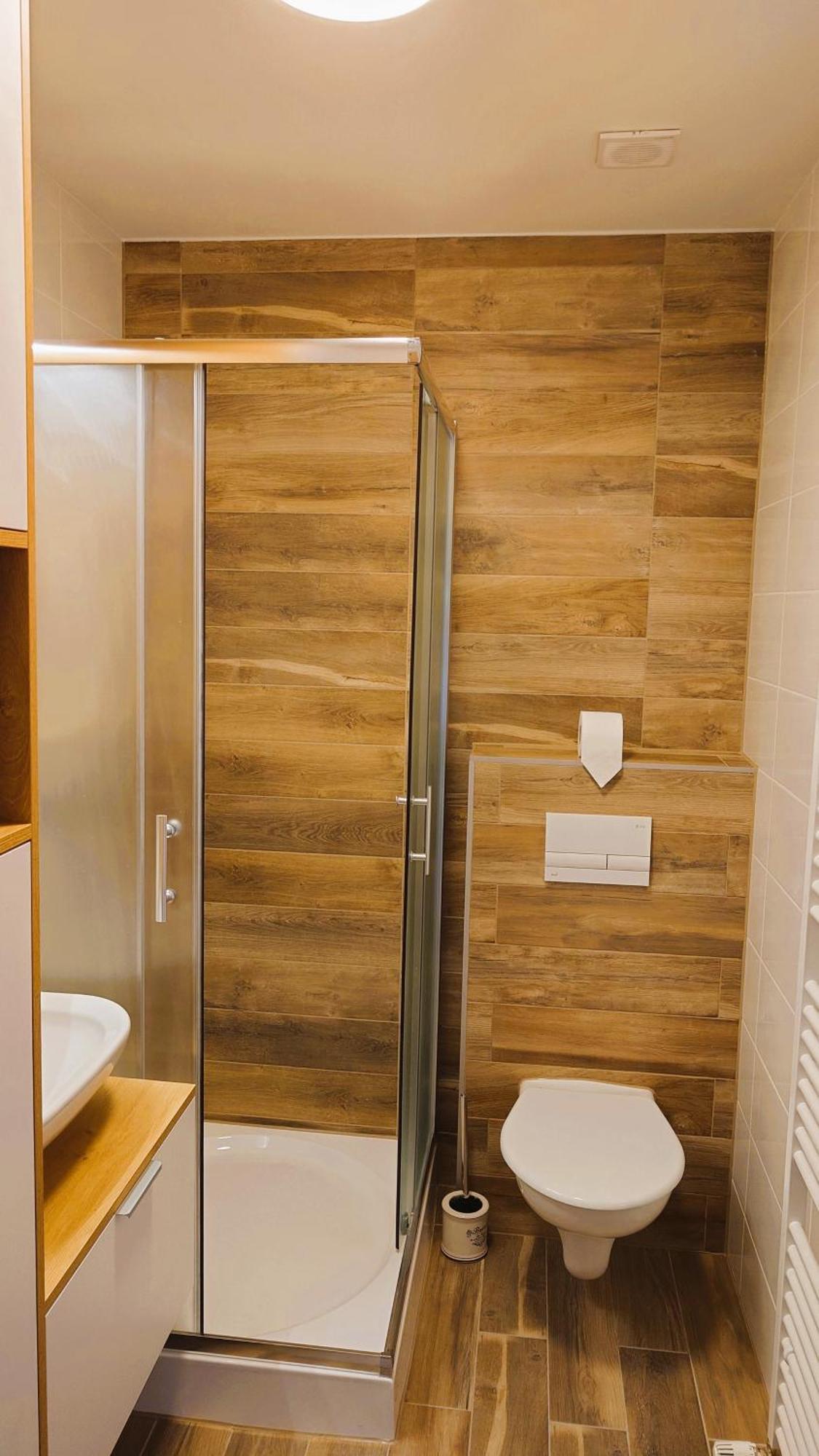 Apartman Nad Riekou Bešeňová Екстериор снимка