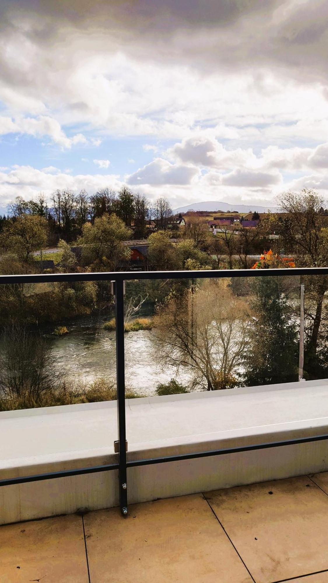 Apartman Nad Riekou Bešeňová Екстериор снимка