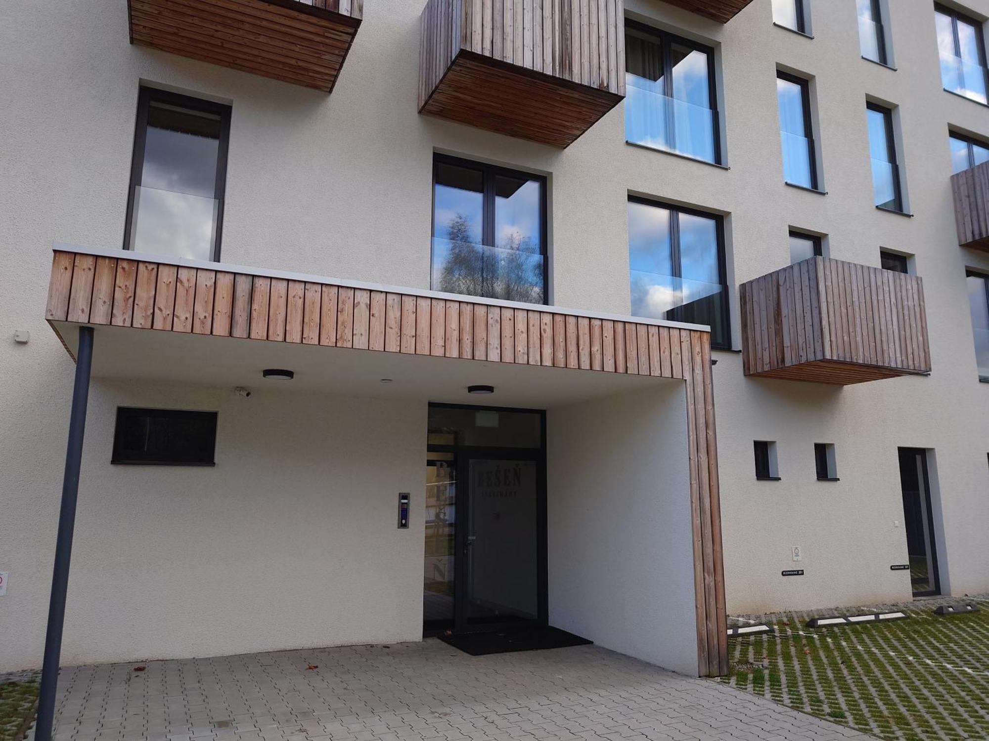 Apartman Nad Riekou Bešeňová Екстериор снимка